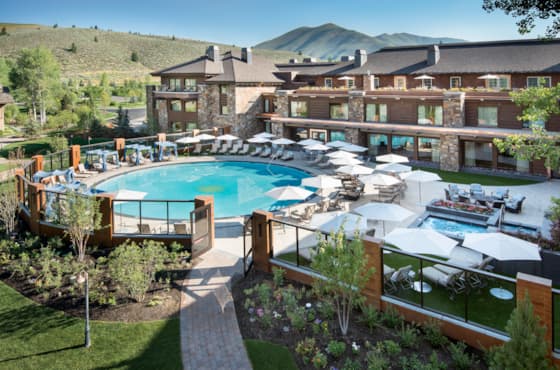 sv-lodge-pool-aerial