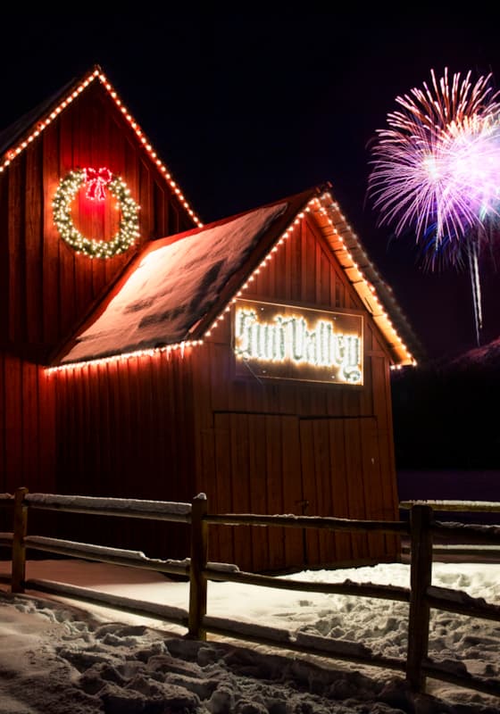 sv_redbarn_holiday_fireworks-(2)