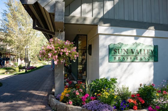 svr_brassranchvillage_retail_summer_2023_gilmour_hayden_2