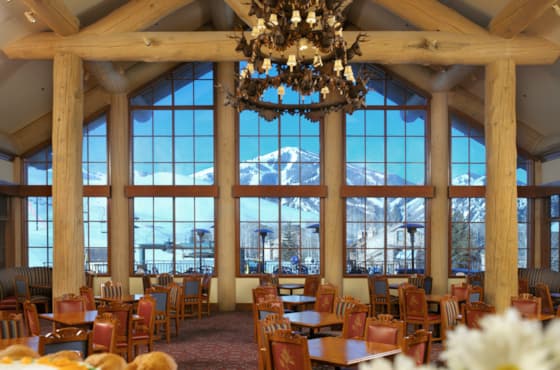 svr_dollarlodge_dining_apres_family_winter_2012