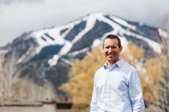 svr_headshot_petesonntag_baldybackdrop