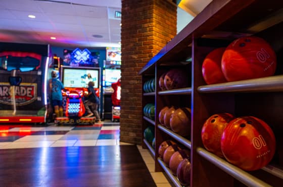 svr_lodge_bowling_alley_slider_winter_2023_hayden_3