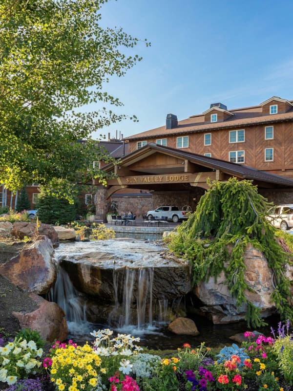 SVR_Lodge_Exterior_Summer_Pond_Flowers