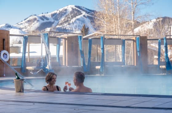 svr_lodge_pool_couple_forza_01-06-24_4