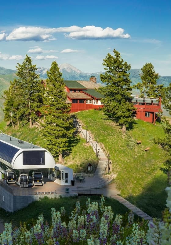 svr_roundhouse_scenic_pano_summer_2017_syms_kevin-2078x800-6c0f4bf_1