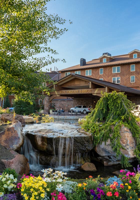 svr_svlodge_lodging_exterior_summer_2019_dondero_steve_2