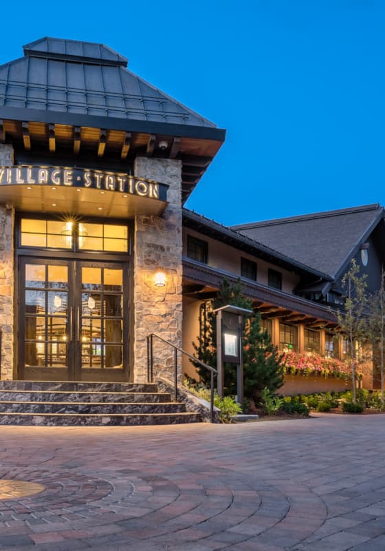 svr_villagestation_dining_exterior_summer_2018_dondero_steve_2